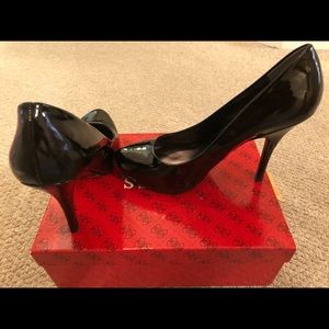 Guess Patent Leather Pump